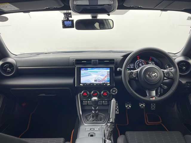 トヨタ ＧＲ８６ SZ 秋田県 2022(令4)年 0.8万km マグネタイトグレーメタリック 6MT/社外メモリナビ/　（Bluetooth/TV/HDMI）/バックカメラ/革巻きハンドル/クルーズコントロール/ステアリングスイッチ/ETC/プッシュスタート/前後ドライブレコーダー/社外フロアマット/純正17インチアルミホイール/LEDヘッドライト/オートライト/社外マフラー（ロッソモデロ）/ドアバイザー/スマートキー/スペアキー