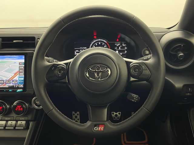 トヨタ ＧＲ８６ SZ 秋田県 2022(令4)年 0.8万km マグネタイトグレーメタリック 6MT/社外メモリナビ/　（Bluetooth/TV/HDMI）/バックカメラ/革巻きハンドル/クルーズコントロール/ステアリングスイッチ/ETC/プッシュスタート/前後ドライブレコーダー/社外フロアマット/純正17インチアルミホイール/LEDヘッドライト/オートライト/社外マフラー（ロッソモデロ）/ドアバイザー/スマートキー/スペアキー