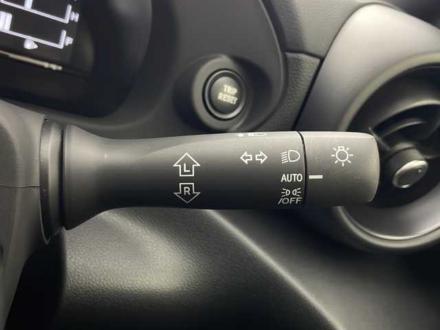 トヨタ ＧＲ８６ SZ 秋田県 2022(令4)年 0.8万km マグネタイトグレーメタリック 6MT/社外メモリナビ/　（Bluetooth/TV/HDMI）/バックカメラ/革巻きハンドル/クルーズコントロール/ステアリングスイッチ/ETC/プッシュスタート/前後ドライブレコーダー/社外フロアマット/純正17インチアルミホイール/LEDヘッドライト/オートライト/社外マフラー（ロッソモデロ）/ドアバイザー/スマートキー/スペアキー