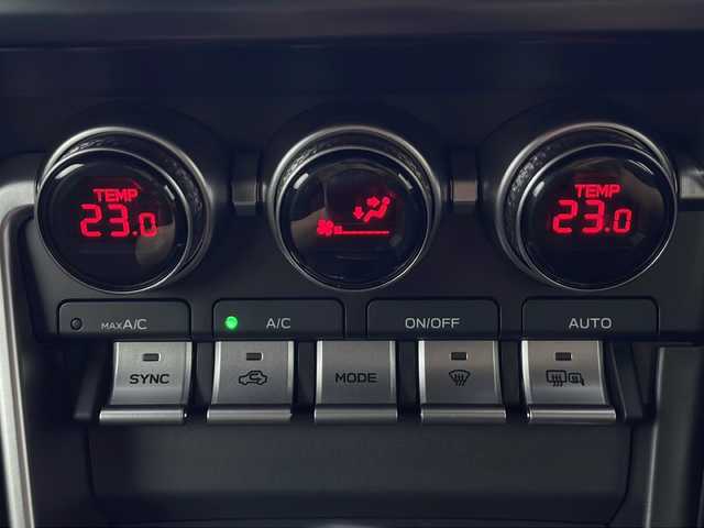 トヨタ ＧＲ８６ SZ 秋田県 2022(令4)年 0.8万km マグネタイトグレーメタリック 6MT/社外メモリナビ/　（Bluetooth/TV/HDMI）/バックカメラ/革巻きハンドル/クルーズコントロール/ステアリングスイッチ/ETC/プッシュスタート/前後ドライブレコーダー/社外フロアマット/純正17インチアルミホイール/LEDヘッドライト/オートライト/社外マフラー（ロッソモデロ）/ドアバイザー/スマートキー/スペアキー