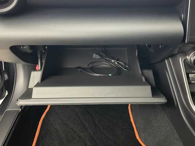 トヨタ ＧＲ８６ SZ 秋田県 2022(令4)年 0.8万km マグネタイトグレーメタリック 6MT/社外メモリナビ/　（Bluetooth/TV/HDMI）/バックカメラ/革巻きハンドル/クルーズコントロール/ステアリングスイッチ/ETC/プッシュスタート/前後ドライブレコーダー/社外フロアマット/純正17インチアルミホイール/LEDヘッドライト/オートライト/社外マフラー（ロッソモデロ）/ドアバイザー/スマートキー/スペアキー