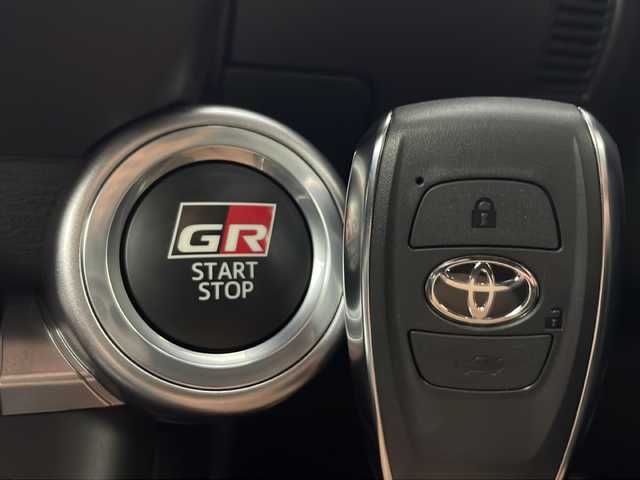 トヨタ ＧＲ８６ SZ 秋田県 2022(令4)年 0.8万km マグネタイトグレーメタリック 6MT/社外メモリナビ/　（Bluetooth/TV/HDMI）/バックカメラ/革巻きハンドル/クルーズコントロール/ステアリングスイッチ/ETC/プッシュスタート/前後ドライブレコーダー/社外フロアマット/純正17インチアルミホイール/LEDヘッドライト/オートライト/社外マフラー（ロッソモデロ）/ドアバイザー/スマートキー/スペアキー