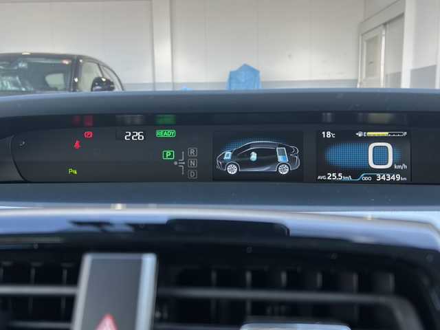 トヨタ プリウス S 富山県 2019(令1)年 3.5万km ホワイトパールクリスタルシャイン 純正ナビ(NSZT-W68T)/(TV/CD/DVD/BTA)/全方位カメラ　/衝突被害軽減ブレーキ　/レーダークルーズコントロール　/コーナーセンサー　/オートハイビーム　/純正ドライブレコーダー　/純正ビルトインＥＴＣ　/ＬＥＤヘッドライト　/レーンアシスト/ふらつき防止/取扱説明書/ナビ取扱説明書/保証書/記録簿