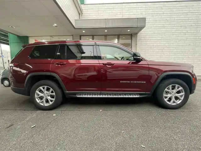 クライスラー・ジープ ジープ グランドチェロキーＬ リミテッド 愛知県 2022(令4)年 3.1万km 赤 ワンオーナー/４WD＆7人乗り/ベージュレザーシート/前席パワーシート/前席パワーシート＆ベンチレーション/2列目シートヒーター/純正10.1型ディスプレイナビ/・Bluetooth／地デジTV/・Apple Car Play／Android Auto/アラウンドビューカメラ/ALPINEサウンドシステム/パワーバックドア/ヘッドアップディスプレイ/サイドメタルステップ/LEDヘッドライト/純正18インチAW/ETC2.0/社外前後ドライブレコーダー/アダプティブクルーズコントロール/衝突被害軽減ブレーキ/カラーNo.PRV ヴェルヴェットレッドパールコート