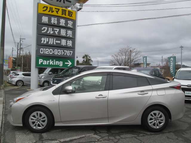 トヨタ プリウス Sセーフティプラス 広島県 2018(平30)年 12.1万km スティールブロンドM 新車ワンオーナー/純正ナビ/セーフティセンス/バックカメラ/レーダークルーズ/LEDヘッドライト/オートライト/パーキングアシスト/ビルトインETC/新車保証書/スペアキー