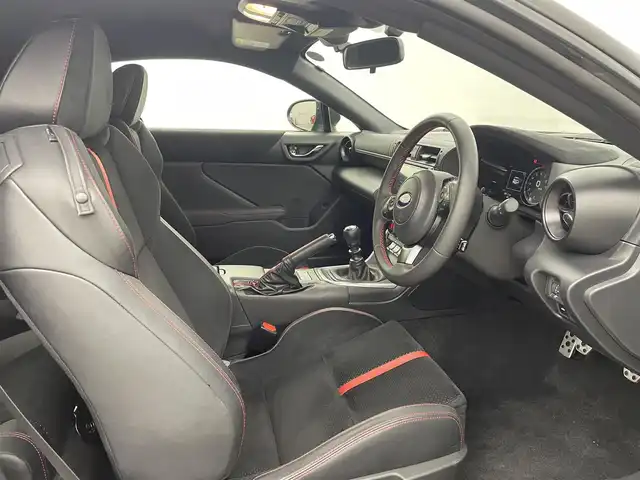スバル ＢＲＺ S 福岡県 2024(令6)年 1.4万km クリスタルブラックシリカ 純正ナビ（フルセグＴＶ、Bluetooth）　/ＥＴＣ　/ドライブレコーダー　/前席シートヒーター　/レーダークルコン　/コーナーセンサー　/横滑り防止装置　/盗難防止装置　/ＡＢＳ　/ＬＥＤヘッドライト　/純正１８インチアルミホイール