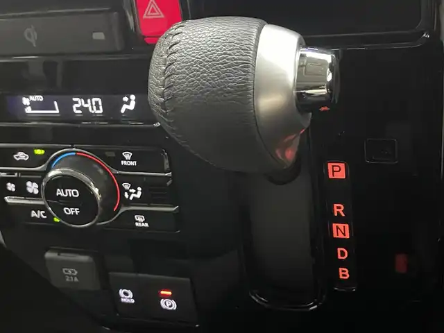 トヨタ ルーミー カスタムG－T 滋賀県 2020(令2)年 2.4万km パールホワイトⅢ TRDエアロ/純正9インチナビ/【Bluetooth/CD/DVD/フルセグTV】/バックカメラ/ETC/ワイヤレス充電/シートヒーター/両側パワースライドドア/追従クルーズコントロール/レーンキープアシスト/LEDライト/電動パーキングブレーキ/オートホールド/アイドリングストップ/ステアリングスイッチ/電動格納ミラー/スマートキー