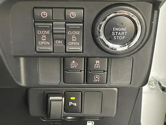トヨタ ルーミー カスタムG－T 滋賀県 2020(令2)年 2.4万km パールホワイトⅢ TRDエアロ/純正9インチナビ/【Bluetooth/CD/DVD/フルセグTV】/バックカメラ/ETC/ワイヤレス充電/シートヒーター/両側パワースライドドア/追従クルーズコントロール/レーンキープアシスト/LEDライト/電動パーキングブレーキ/オートホールド/アイドリングストップ/ステアリングスイッチ/電動格納ミラー/スマートキー