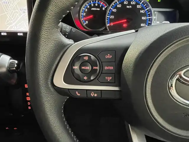 トヨタ ルーミー カスタムG－T 滋賀県 2020(令2)年 2.4万km パールホワイトⅢ TRDエアロ/純正9インチナビ/【Bluetooth/CD/DVD/フルセグTV】/バックカメラ/ETC/ワイヤレス充電/シートヒーター/両側パワースライドドア/追従クルーズコントロール/レーンキープアシスト/LEDライト/電動パーキングブレーキ/オートホールド/アイドリングストップ/ステアリングスイッチ/電動格納ミラー/スマートキー