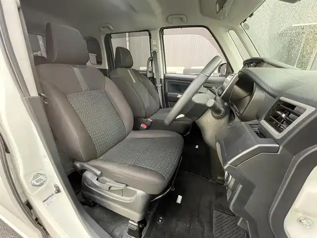 トヨタ ルーミー カスタムG－T 滋賀県 2020(令2)年 2.4万km パールホワイトⅢ TRDエアロ/純正9インチナビ/【Bluetooth/CD/DVD/フルセグTV】/バックカメラ/ETC/ワイヤレス充電/シートヒーター/両側パワースライドドア/追従クルーズコントロール/レーンキープアシスト/LEDライト/電動パーキングブレーキ/オートホールド/アイドリングストップ/ステアリングスイッチ/電動格納ミラー/スマートキー