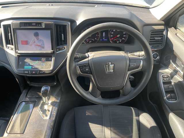 トヨタ クラウン アスリート アスリート 静岡県 2015(平27)年 1.4万km ホワイトパールクリスタルシャイン ワンオーナー/純正ナビ（TV.BT.AM.FM）/純正LEDヘッドライト/純正アルミホイール18インチ/純正フロアマット/純正バイザー/クルーズコントロール追従なし/衝突軽減システム/エンジンプッシュスタート/ETC/スマートキー