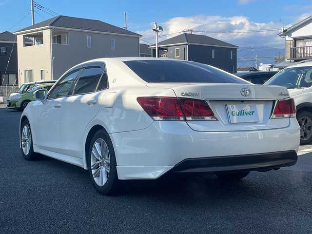 トヨタ クラウン アスリート アスリート 静岡県 2015(平27)年 1.4万km ホワイトパールクリスタルシャイン ワンオーナー/純正ナビ（TV.BT.AM.FM）/純正LEDヘッドライト/純正アルミホイール18インチ/純正フロアマット/純正バイザー/クルーズコントロール追従なし/衝突軽減システム/エンジンプッシュスタート/ETC/スマートキー