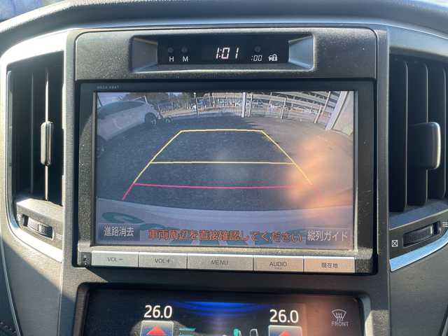 トヨタ クラウン アスリート アスリート 静岡県 2015(平27)年 1.4万km ホワイトパールクリスタルシャイン ワンオーナー/純正ナビ（TV.BT.AM.FM）/純正LEDヘッドライト/純正アルミホイール18インチ/純正フロアマット/純正バイザー/クルーズコントロール追従なし/衝突軽減システム/エンジンプッシュスタート/ETC/スマートキー