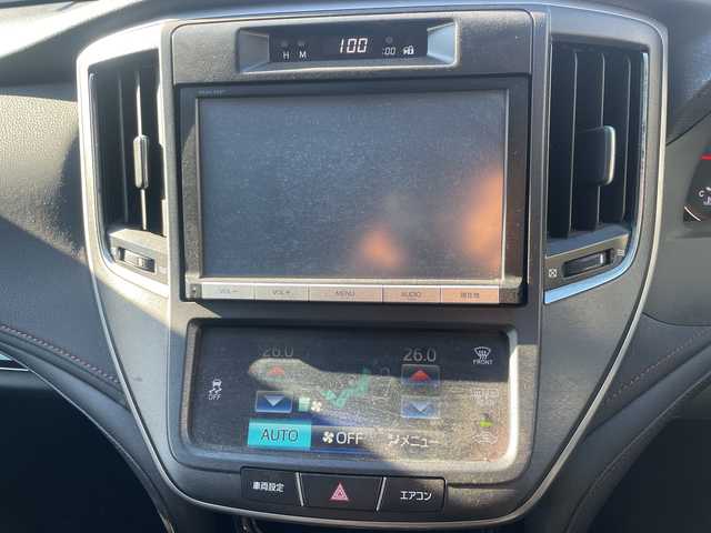 トヨタ クラウン アスリート アスリート 静岡県 2015(平27)年 1.4万km ホワイトパールクリスタルシャイン ワンオーナー/純正ナビ（TV.BT.AM.FM）/純正LEDヘッドライト/純正アルミホイール18インチ/純正フロアマット/純正バイザー/クルーズコントロール追従なし/衝突軽減システム/エンジンプッシュスタート/ETC/スマートキー