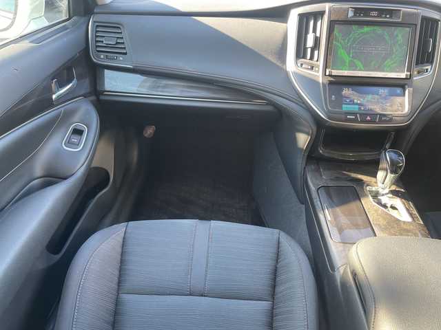 トヨタ クラウン アスリート アスリート 静岡県 2015(平27)年 1.4万km ホワイトパールクリスタルシャイン ワンオーナー/純正ナビ（TV.BT.AM.FM）/純正LEDヘッドライト/純正アルミホイール18インチ/純正フロアマット/純正バイザー/クルーズコントロール追従なし/衝突軽減システム/エンジンプッシュスタート/ETC/スマートキー