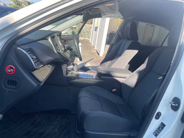 トヨタ クラウン アスリート アスリート 静岡県 2015(平27)年 1.4万km ホワイトパールクリスタルシャイン ワンオーナー/純正ナビ（TV.BT.AM.FM）/純正LEDヘッドライト/純正アルミホイール18インチ/純正フロアマット/純正バイザー/クルーズコントロール追従なし/衝突軽減システム/エンジンプッシュスタート/ETC/スマートキー