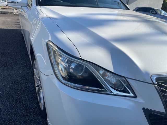 トヨタ クラウン アスリート アスリート 静岡県 2015(平27)年 1.4万km ホワイトパールクリスタルシャイン ワンオーナー/純正ナビ（TV.BT.AM.FM）/純正LEDヘッドライト/純正アルミホイール18インチ/純正フロアマット/純正バイザー/クルーズコントロール追従なし/衝突軽減システム/エンジンプッシュスタート/ETC/スマートキー