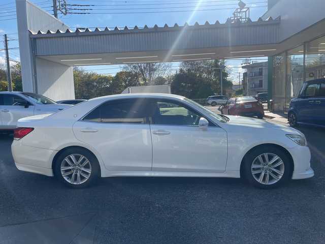 トヨタ クラウン アスリート アスリート 静岡県 2015(平27)年 1.4万km ホワイトパールクリスタルシャイン ワンオーナー/純正ナビ（TV.BT.AM.FM）/純正LEDヘッドライト/純正アルミホイール18インチ/純正フロアマット/純正バイザー/クルーズコントロール追従なし/衝突軽減システム/エンジンプッシュスタート/ETC/スマートキー