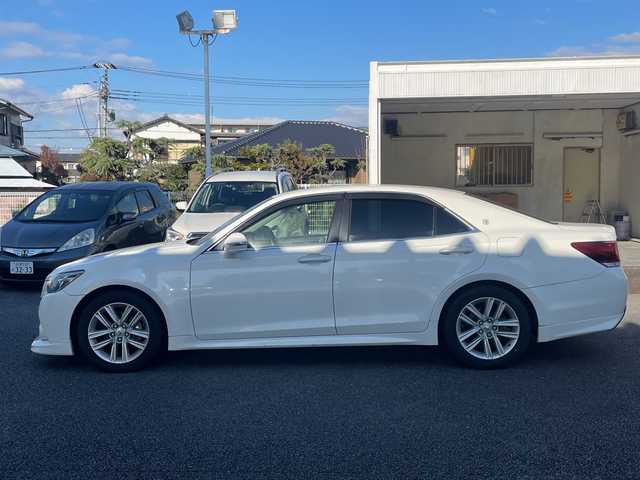 トヨタ クラウン アスリート アスリート 静岡県 2015(平27)年 1.4万km ホワイトパールクリスタルシャイン ワンオーナー/純正ナビ（TV.BT.AM.FM）/純正LEDヘッドライト/純正アルミホイール18インチ/純正フロアマット/純正バイザー/クルーズコントロール追従なし/衝突軽減システム/エンジンプッシュスタート/ETC/スマートキー