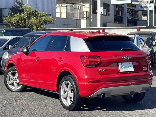 アウディ Ｑ２ 1．0 TFSI スポーツ 東京都 2017(平29)年 5.7万km ブリリアントレッド ワンオーナー/ETC/フルセグTV/バーチャルコックピット/純正メモリナビ/Bluetooth/バックカメラ/電動リアゲート/衝突被害軽減システム/横滑り防止装置/盗難防止装置/コーナーセンサー：前後/レーンキープアシスト/シートヒーター/純正フロアマット/アルミホイール17インチ/冷房：AAC/USB入力端子/スマートキー×2
