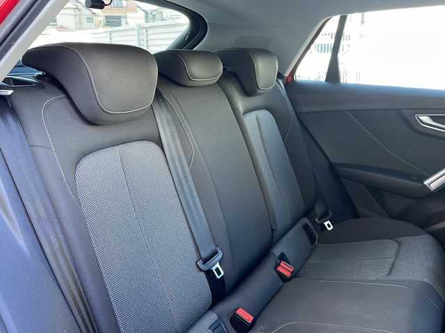 アウディ Ｑ２ 1．0 TFSI スポーツ 東京都 2017(平29)年 5.7万km ブリリアントレッド ワンオーナー/ETC/フルセグTV/バーチャルコックピット/純正メモリナビ/Bluetooth/バックカメラ/電動リアゲート/衝突被害軽減システム/横滑り防止装置/盗難防止装置/コーナーセンサー：前後/レーンキープアシスト/シートヒーター/純正フロアマット/アルミホイール17インチ/冷房：AAC/USB入力端子/スマートキー×2