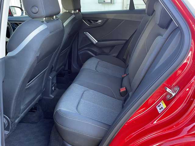 アウディ Ｑ２ 1．0 TFSI スポーツ 東京都 2017(平29)年 5.7万km ブリリアントレッド ワンオーナー/ETC/フルセグTV/バーチャルコックピット/純正メモリナビ/Bluetooth/バックカメラ/電動リアゲート/衝突被害軽減システム/横滑り防止装置/盗難防止装置/コーナーセンサー：前後/レーンキープアシスト/シートヒーター/純正フロアマット/アルミホイール17インチ/冷房：AAC/USB入力端子/スマートキー×2