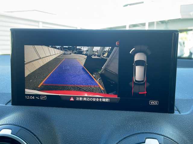 アウディ Ｑ２ 1．0 TFSI スポーツ 東京都 2017(平29)年 5.7万km ブリリアントレッド ワンオーナー/ETC/フルセグTV/バーチャルコックピット/純正メモリナビ/Bluetooth/バックカメラ/電動リアゲート/衝突被害軽減システム/横滑り防止装置/盗難防止装置/コーナーセンサー：前後/レーンキープアシスト/シートヒーター/純正フロアマット/アルミホイール17インチ/冷房：AAC/USB入力端子/スマートキー×2