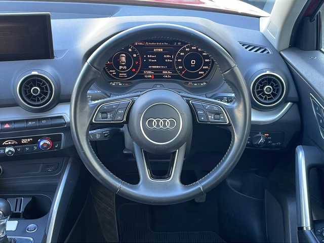アウディ Ｑ２ 1．0 TFSI スポーツ 東京都 2017(平29)年 5.7万km ブリリアントレッド ワンオーナー/ETC/フルセグTV/バーチャルコックピット/純正メモリナビ/Bluetooth/バックカメラ/電動リアゲート/衝突被害軽減システム/横滑り防止装置/盗難防止装置/コーナーセンサー：前後/レーンキープアシスト/シートヒーター/純正フロアマット/アルミホイール17インチ/冷房：AAC/USB入力端子/スマートキー×2