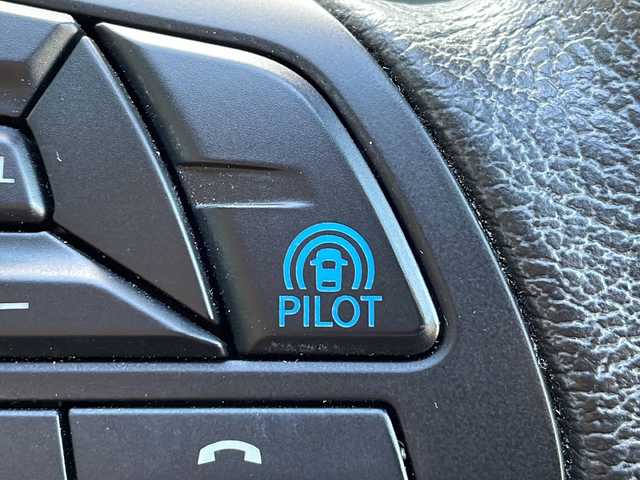 日産 セレナ e－パワー ハイウェイスター V 岐阜県 2022(令4)年 4.2万km ブリリアントホワイトパール 禁煙車/純正10型ナビ/AM/FM/CD/DVD/BR/BT/AUX/SD/フルセグTV/アラウンドビューモニター/エマージェンシーブレーキ/プロパイロット/両側パワースライドドア/ハンズフリースライドドア/インテリジェントルームミラー/BSI/純正フリップダウンモニター/オートライト/LEDヘッドライト/フォグランプ/オートハイビーム/純正アルミホイール/ドライブレコーダー