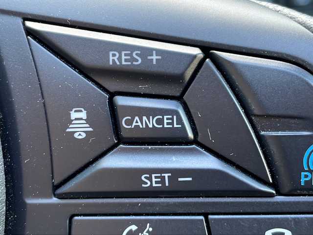 日産 セレナ e－パワー ハイウェイスター V 岐阜県 2022(令4)年 4.2万km ブリリアントホワイトパール 禁煙車/純正10型ナビ/AM/FM/CD/DVD/BR/BT/AUX/SD/フルセグTV/アラウンドビューモニター/エマージェンシーブレーキ/プロパイロット/両側パワースライドドア/ハンズフリースライドドア/インテリジェントルームミラー/BSI/純正フリップダウンモニター/オートライト/LEDヘッドライト/フォグランプ/オートハイビーム/純正アルミホイール/ドライブレコーダー