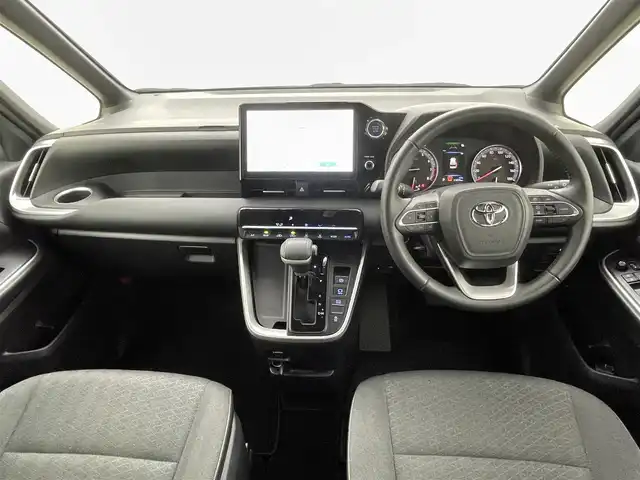 トヨタ ヴォクシー S－G 熊本県 2023(令5)年 2.2万km アティチュードブラックマイカ 純正10.5インチディスプレイオーディオ　/（フルセグ・ＢＴ・ＣＤ・DVD・ApplCarPlay・AndroidAuto・HDMI・USB）　/バックカメラ/純正前方ドライブレコーダーDRTーH68A/ビルトインETC2.0/両側パワースライドドア/前後クリアランスソナー/トヨタセーフティーセンス/・プリクラッシュセーフティ/・レーントレーシングアシスト/・レーンディパーチャーアラート/・レーダークルーズコントロール/・アダブティブハイビームシステム/・ロードサインアシスト/・ドライバー異常対応システム/・発進お知らせ機能/・フロントクロストラフィックアラート/・レーンチェンジアシスト/横滑り防止/純正フロアマット/純正１６インチAW/オートライト/オートマチックハイビーム/LEDヘッドライト/スマートキー/プッシュスタート/スペアキー1本