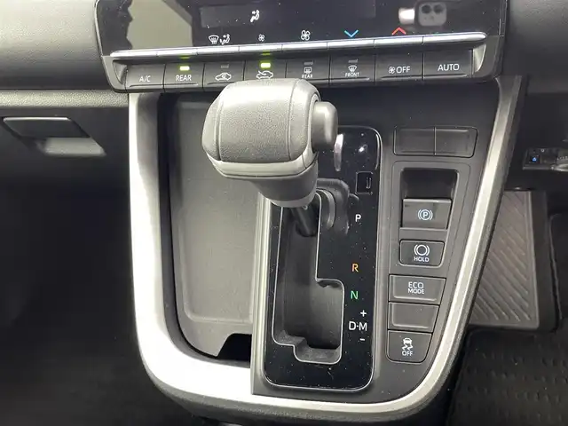 トヨタ ヴォクシー S－G 熊本県 2023(令5)年 2.2万km アティチュードブラックマイカ 純正10.5インチディスプレイオーディオ　/（フルセグ・ＢＴ・ＣＤ・DVD・ApplCarPlay・AndroidAuto・HDMI・USB）　/バックカメラ/純正前方ドライブレコーダーDRTーH68A/ビルトインETC2.0/両側パワースライドドア/前後クリアランスソナー/トヨタセーフティーセンス/・プリクラッシュセーフティ/・レーントレーシングアシスト/・レーンディパーチャーアラート/・レーダークルーズコントロール/・アダブティブハイビームシステム/・ロードサインアシスト/・ドライバー異常対応システム/・発進お知らせ機能/・フロントクロストラフィックアラート/・レーンチェンジアシスト/横滑り防止/純正フロアマット/純正１６インチAW/オートライト/オートマチックハイビーム/LEDヘッドライト/スマートキー/プッシュスタート/スペアキー1本