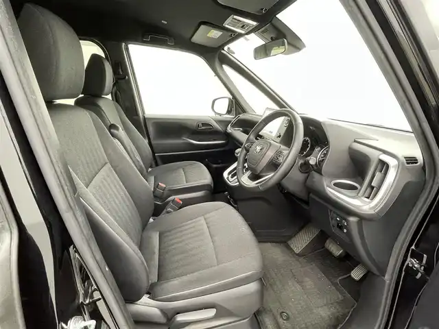トヨタ ヴォクシー S－G 熊本県 2023(令5)年 2.2万km アティチュードブラックマイカ 純正10.5インチディスプレイオーディオ　/（フルセグ・ＢＴ・ＣＤ・DVD・ApplCarPlay・AndroidAuto・HDMI・USB）　/バックカメラ/純正前方ドライブレコーダーDRTーH68A/ビルトインETC2.0/両側パワースライドドア/前後クリアランスソナー/トヨタセーフティーセンス/・プリクラッシュセーフティ/・レーントレーシングアシスト/・レーンディパーチャーアラート/・レーダークルーズコントロール/・アダブティブハイビームシステム/・ロードサインアシスト/・ドライバー異常対応システム/・発進お知らせ機能/・フロントクロストラフィックアラート/・レーンチェンジアシスト/横滑り防止/純正フロアマット/純正１６インチAW/オートライト/オートマチックハイビーム/LEDヘッドライト/スマートキー/プッシュスタート/スペアキー1本