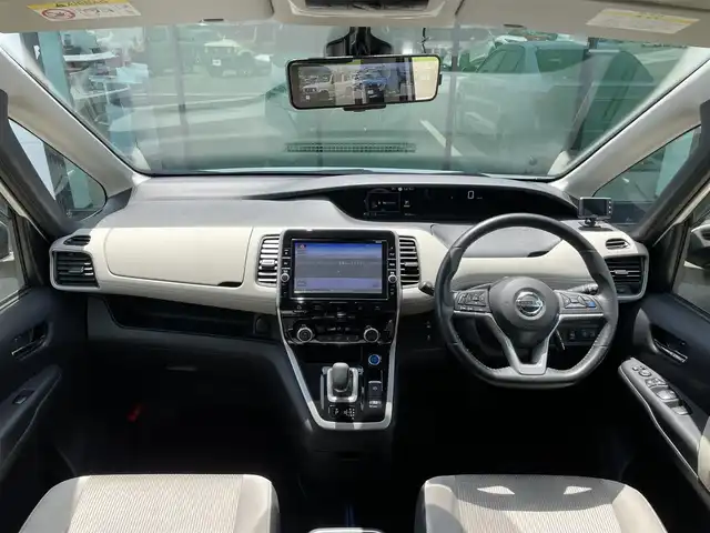 日産 セレナ e－パワー ハイウェイスター V 香川県 2019(平31)年 5.9万km ブリリアントホワイトパール 登録時走行距離：58184km/ディーラー純正9型ナビ/　CD DVD BT フルセグTV/全方位カメラ/前後ドライブレコーダー/ビルトインETC/デジタルインナーミラー/両側パワースライドドア/エマージェンシーブレーキ/レーンキープアシスト/レーダークルーズコントロール/クリアランスソナー/横滑り防止装置/オートホールド機能付き電子パーキングブレーキ/ロールサンシェード/ISOFIX/革巻きステアリング/ステアリングスイッチ/プッシュスタート/スマートキー/スペアキー