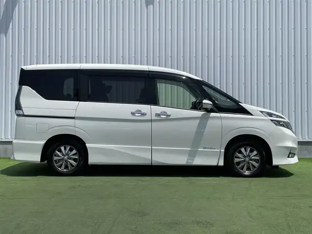 日産 セレナ e－パワー ハイウェイスター V 香川県 2019(平31)年 5.9万km ブリリアントホワイトパール 登録時走行距離：58184km/ディーラー純正9型ナビ/　CD DVD BT フルセグTV/全方位カメラ/前後ドライブレコーダー/ビルトインETC/デジタルインナーミラー/両側パワースライドドア/エマージェンシーブレーキ/レーンキープアシスト/レーダークルーズコントロール/クリアランスソナー/横滑り防止装置/オートホールド機能付き電子パーキングブレーキ/ロールサンシェード/ISOFIX/革巻きステアリング/ステアリングスイッチ/プッシュスタート/スマートキー/スペアキー