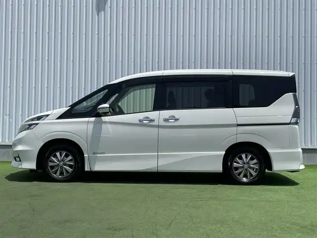 日産 セレナ e－パワー ハイウェイスター V 香川県 2019(平31)年 5.9万km ブリリアントホワイトパール 登録時走行距離：58184km/ディーラー純正9型ナビ/　CD DVD BT フルセグTV/全方位カメラ/前後ドライブレコーダー/ビルトインETC/デジタルインナーミラー/両側パワースライドドア/エマージェンシーブレーキ/レーンキープアシスト/レーダークルーズコントロール/クリアランスソナー/横滑り防止装置/オートホールド機能付き電子パーキングブレーキ/ロールサンシェード/ISOFIX/革巻きステアリング/ステアリングスイッチ/プッシュスタート/スマートキー/スペアキー
