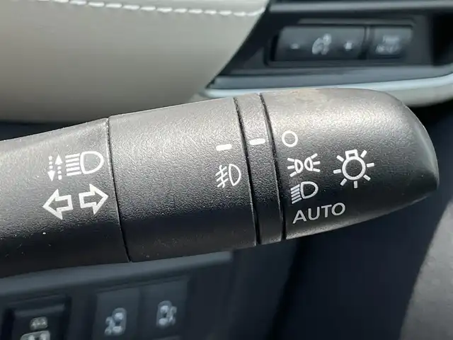 日産 セレナ e－パワー ハイウェイスター V 香川県 2019(平31)年 5.9万km ブリリアントホワイトパール 登録時走行距離：58184km/ディーラー純正9型ナビ/　CD DVD BT フルセグTV/全方位カメラ/前後ドライブレコーダー/ビルトインETC/デジタルインナーミラー/両側パワースライドドア/エマージェンシーブレーキ/レーンキープアシスト/レーダークルーズコントロール/クリアランスソナー/横滑り防止装置/オートホールド機能付き電子パーキングブレーキ/ロールサンシェード/ISOFIX/革巻きステアリング/ステアリングスイッチ/プッシュスタート/スマートキー/スペアキー