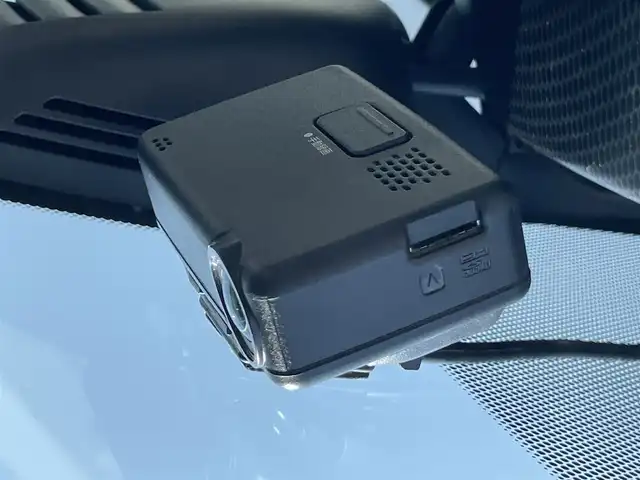 日産 セレナ e－パワー ハイウェイスター V 香川県 2019(平31)年 5.9万km ブリリアントホワイトパール 登録時走行距離：58184km/ディーラー純正9型ナビ/　CD DVD BT フルセグTV/全方位カメラ/前後ドライブレコーダー/ビルトインETC/デジタルインナーミラー/両側パワースライドドア/エマージェンシーブレーキ/レーンキープアシスト/レーダークルーズコントロール/クリアランスソナー/横滑り防止装置/オートホールド機能付き電子パーキングブレーキ/ロールサンシェード/ISOFIX/革巻きステアリング/ステアリングスイッチ/プッシュスタート/スマートキー/スペアキー