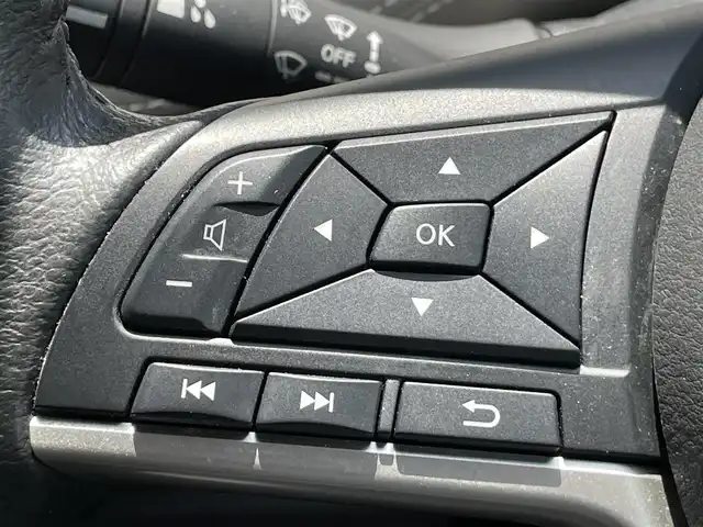 日産 セレナ e－パワー ハイウェイスター V 香川県 2019(平31)年 5.9万km ブリリアントホワイトパール 登録時走行距離：58184km/ディーラー純正9型ナビ/　CD DVD BT フルセグTV/全方位カメラ/前後ドライブレコーダー/ビルトインETC/デジタルインナーミラー/両側パワースライドドア/エマージェンシーブレーキ/レーンキープアシスト/レーダークルーズコントロール/クリアランスソナー/横滑り防止装置/オートホールド機能付き電子パーキングブレーキ/ロールサンシェード/ISOFIX/革巻きステアリング/ステアリングスイッチ/プッシュスタート/スマートキー/スペアキー