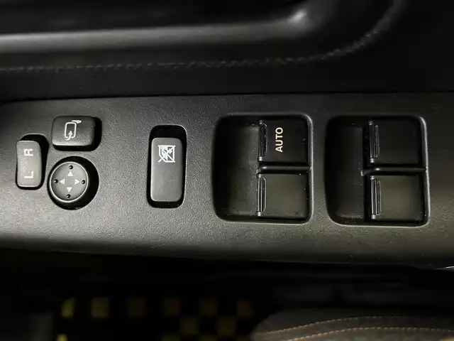 スズキ スペーシア ギア HYBRID XZ 鹿児島県 2021(令3)年 6万km アクティブイエロー/ガンメタリック2トーン 禁煙車　/社外ナビ　/フルセグＴＶ　/Ｂｌｕｅｔｏｏｔｈ　/バックカメラ　/アイドリングストップ　/デュアルカメラブレーキサポート　/後席サーキュレーター　/ステリモ　/両側パワスラ　/ルーフレール　/レーンキープアシスト/社外フロアマット/電格ミラー/LEDヘッドライト/スマートキー/スペアキー/ETC