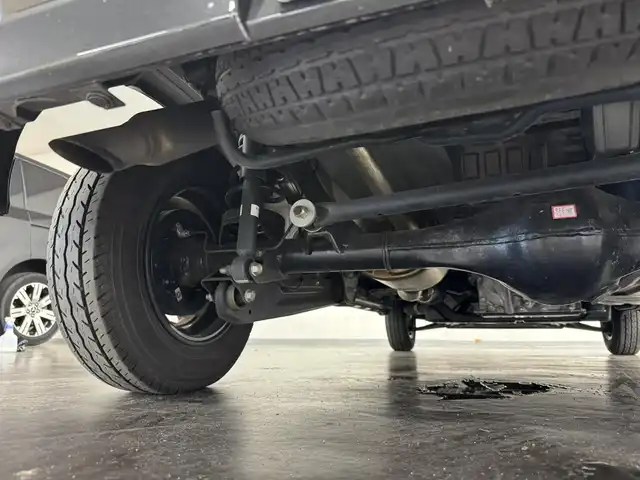 ダイハツ アトレー バン RS 三重県 2022(令4)年 1.8万km ブラックマイカメタリック ガソリン・ターボ/FR/インパネCVT/純正 9インチディスプレイオーディオ/（FM/AM/TV/Bluetooth/USB/iPod/HDMI/AndroidAuto/AppleCarPlay/ドラレコ）/バックカメラ/両側パワースライドドア（タッチ＆ゴーロック機能付）/ドライブレコーダー 前後/ビルトインETC/スマートアシスト/・衝突回避支援ブレーキ機能（対車両・対歩行者（昼夜））/・ブレーキ制御付誤発進抑制機能（前方・後方）/・衝突警報機能（対車両・対歩行者（昼夜））/・車線逸脱抑制制御・車線逸脱警報・路側逸脱警報・ふらつき警報/・全車速追従機能付ACC（アダプティブクルーズコントロール）/・LKC（レーンキープコントロール）/・コーナーセンサー（フロント2個／リヤ4個）/・標識認識機能（進入禁止／最高速度／一時停止）/装備/【OP】視界補助パック（＆バックカメラ）/●スマートインナーミラー/【OP】LEDパック/●LEDヘッドランプ＆フォグランプ、ルームランプ、荷室灯/●アダプティブドライビングビーム/●サイドビューランプ/・革調シートカバー/・オートエアコン/・オートライト/・ステアリングスイッチ/・純正12inAW/・スマートキーx2/など