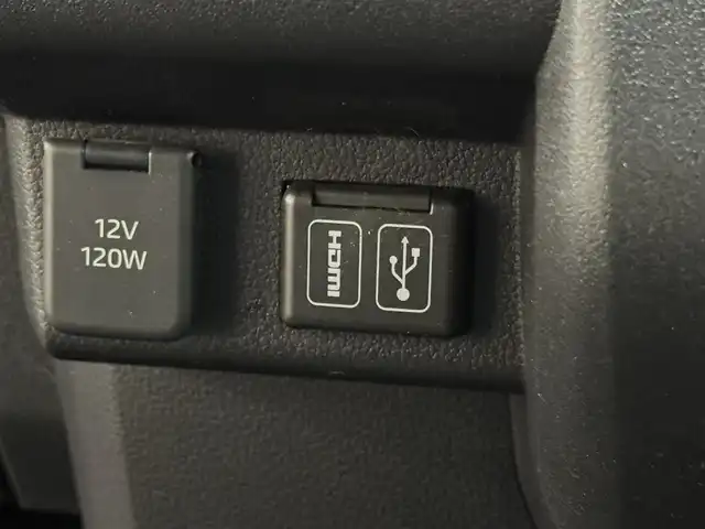 ダイハツ アトレー バン RS 三重県 2022(令4)年 1.8万km ブラックマイカメタリック ガソリン・ターボ/FR/インパネCVT/純正 9インチディスプレイオーディオ/（FM/AM/TV/Bluetooth/USB/iPod/HDMI/AndroidAuto/AppleCarPlay/ドラレコ）/バックカメラ/両側パワースライドドア（タッチ＆ゴーロック機能付）/ドライブレコーダー 前後/ビルトインETC/スマートアシスト/・衝突回避支援ブレーキ機能（対車両・対歩行者（昼夜））/・ブレーキ制御付誤発進抑制機能（前方・後方）/・衝突警報機能（対車両・対歩行者（昼夜））/・車線逸脱抑制制御・車線逸脱警報・路側逸脱警報・ふらつき警報/・全車速追従機能付ACC（アダプティブクルーズコントロール）/・LKC（レーンキープコントロール）/・コーナーセンサー（フロント2個／リヤ4個）/・標識認識機能（進入禁止／最高速度／一時停止）/装備/【OP】視界補助パック（＆バックカメラ）/●スマートインナーミラー/【OP】LEDパック/●LEDヘッドランプ＆フォグランプ、ルームランプ、荷室灯/●アダプティブドライビングビーム/●サイドビューランプ/・革調シートカバー/・オートエアコン/・オートライト/・ステアリングスイッチ/・純正12inAW/・スマートキーx2/など