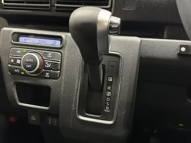 ダイハツ アトレー バン RS 三重県 2022(令4)年 1.8万km ブラックマイカメタリック ガソリン・ターボ/FR/インパネCVT/純正 9インチディスプレイオーディオ/（FM/AM/TV/Bluetooth/USB/iPod/HDMI/AndroidAuto/AppleCarPlay/ドラレコ）/バックカメラ/両側パワースライドドア（タッチ＆ゴーロック機能付）/ドライブレコーダー 前後/ビルトインETC/スマートアシスト/・衝突回避支援ブレーキ機能（対車両・対歩行者（昼夜））/・ブレーキ制御付誤発進抑制機能（前方・後方）/・衝突警報機能（対車両・対歩行者（昼夜））/・車線逸脱抑制制御・車線逸脱警報・路側逸脱警報・ふらつき警報/・全車速追従機能付ACC（アダプティブクルーズコントロール）/・LKC（レーンキープコントロール）/・コーナーセンサー（フロント2個／リヤ4個）/・標識認識機能（進入禁止／最高速度／一時停止）/装備/【OP】視界補助パック（＆バックカメラ）/●スマートインナーミラー/【OP】LEDパック/●LEDヘッドランプ＆フォグランプ、ルームランプ、荷室灯/●アダプティブドライビングビーム/●サイドビューランプ/・革調シートカバー/・オートエアコン/・オートライト/・ステアリングスイッチ/・純正12inAW/・スマートキーx2/など