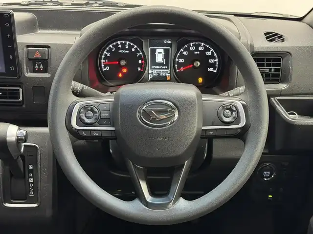 ダイハツ アトレー バン RS 三重県 2022(令4)年 1.8万km ブラックマイカメタリック ガソリン・ターボ/FR/インパネCVT/純正 9インチディスプレイオーディオ/（FM/AM/TV/Bluetooth/USB/iPod/HDMI/AndroidAuto/AppleCarPlay/ドラレコ）/バックカメラ/両側パワースライドドア（タッチ＆ゴーロック機能付）/ドライブレコーダー 前後/ビルトインETC/スマートアシスト/・衝突回避支援ブレーキ機能（対車両・対歩行者（昼夜））/・ブレーキ制御付誤発進抑制機能（前方・後方）/・衝突警報機能（対車両・対歩行者（昼夜））/・車線逸脱抑制制御・車線逸脱警報・路側逸脱警報・ふらつき警報/・全車速追従機能付ACC（アダプティブクルーズコントロール）/・LKC（レーンキープコントロール）/・コーナーセンサー（フロント2個／リヤ4個）/・標識認識機能（進入禁止／最高速度／一時停止）/装備/【OP】視界補助パック（＆バックカメラ）/●スマートインナーミラー/【OP】LEDパック/●LEDヘッドランプ＆フォグランプ、ルームランプ、荷室灯/●アダプティブドライビングビーム/●サイドビューランプ/・革調シートカバー/・オートエアコン/・オートライト/・ステアリングスイッチ/・純正12inAW/・スマートキーx2/など