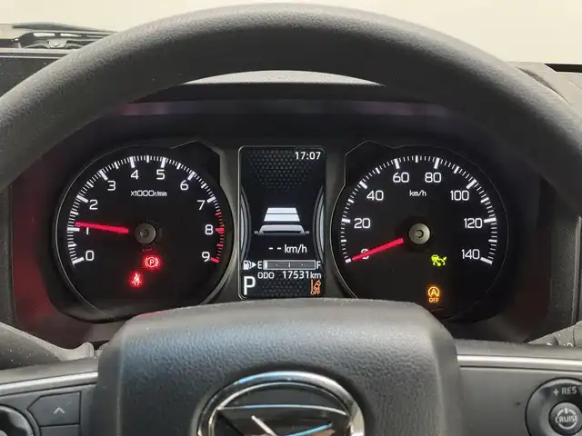 ダイハツ アトレー バン RS 三重県 2022(令4)年 1.8万km ブラックマイカメタリック ガソリン・ターボ/FR/インパネCVT/純正 9インチディスプレイオーディオ/（FM/AM/TV/Bluetooth/USB/iPod/HDMI/AndroidAuto/AppleCarPlay/ドラレコ）/バックカメラ/両側パワースライドドア（タッチ＆ゴーロック機能付）/ドライブレコーダー 前後/ビルトインETC/スマートアシスト/・衝突回避支援ブレーキ機能（対車両・対歩行者（昼夜））/・ブレーキ制御付誤発進抑制機能（前方・後方）/・衝突警報機能（対車両・対歩行者（昼夜））/・車線逸脱抑制制御・車線逸脱警報・路側逸脱警報・ふらつき警報/・全車速追従機能付ACC（アダプティブクルーズコントロール）/・LKC（レーンキープコントロール）/・コーナーセンサー（フロント2個／リヤ4個）/・標識認識機能（進入禁止／最高速度／一時停止）/装備/【OP】視界補助パック（＆バックカメラ）/●スマートインナーミラー/【OP】LEDパック/●LEDヘッドランプ＆フォグランプ、ルームランプ、荷室灯/●アダプティブドライビングビーム/●サイドビューランプ/・革調シートカバー/・オートエアコン/・オートライト/・ステアリングスイッチ/・純正12inAW/・スマートキーx2/など