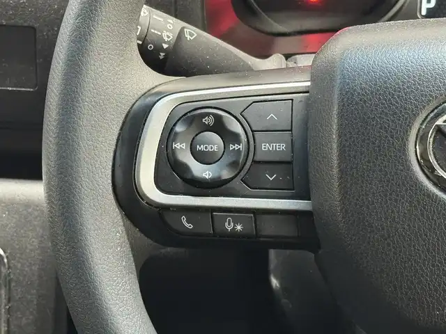 ダイハツ アトレー バン RS 三重県 2022(令4)年 1.8万km ブラックマイカメタリック ガソリン・ターボ/FR/インパネCVT/純正 9インチディスプレイオーディオ/（FM/AM/TV/Bluetooth/USB/iPod/HDMI/AndroidAuto/AppleCarPlay/ドラレコ）/バックカメラ/両側パワースライドドア（タッチ＆ゴーロック機能付）/ドライブレコーダー 前後/ビルトインETC/スマートアシスト/・衝突回避支援ブレーキ機能（対車両・対歩行者（昼夜））/・ブレーキ制御付誤発進抑制機能（前方・後方）/・衝突警報機能（対車両・対歩行者（昼夜））/・車線逸脱抑制制御・車線逸脱警報・路側逸脱警報・ふらつき警報/・全車速追従機能付ACC（アダプティブクルーズコントロール）/・LKC（レーンキープコントロール）/・コーナーセンサー（フロント2個／リヤ4個）/・標識認識機能（進入禁止／最高速度／一時停止）/装備/【OP】視界補助パック（＆バックカメラ）/●スマートインナーミラー/【OP】LEDパック/●LEDヘッドランプ＆フォグランプ、ルームランプ、荷室灯/●アダプティブドライビングビーム/●サイドビューランプ/・革調シートカバー/・オートエアコン/・オートライト/・ステアリングスイッチ/・純正12inAW/・スマートキーx2/など