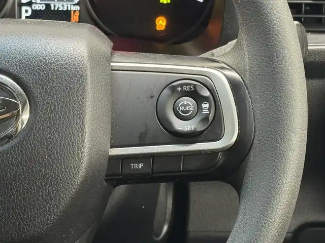 ダイハツ アトレー バン RS 三重県 2022(令4)年 1.8万km ブラックマイカメタリック ガソリン・ターボ/FR/インパネCVT/純正 9インチディスプレイオーディオ/（FM/AM/TV/Bluetooth/USB/iPod/HDMI/AndroidAuto/AppleCarPlay/ドラレコ）/バックカメラ/両側パワースライドドア（タッチ＆ゴーロック機能付）/ドライブレコーダー 前後/ビルトインETC/スマートアシスト/・衝突回避支援ブレーキ機能（対車両・対歩行者（昼夜））/・ブレーキ制御付誤発進抑制機能（前方・後方）/・衝突警報機能（対車両・対歩行者（昼夜））/・車線逸脱抑制制御・車線逸脱警報・路側逸脱警報・ふらつき警報/・全車速追従機能付ACC（アダプティブクルーズコントロール）/・LKC（レーンキープコントロール）/・コーナーセンサー（フロント2個／リヤ4個）/・標識認識機能（進入禁止／最高速度／一時停止）/装備/【OP】視界補助パック（＆バックカメラ）/●スマートインナーミラー/【OP】LEDパック/●LEDヘッドランプ＆フォグランプ、ルームランプ、荷室灯/●アダプティブドライビングビーム/●サイドビューランプ/・革調シートカバー/・オートエアコン/・オートライト/・ステアリングスイッチ/・純正12inAW/・スマートキーx2/など