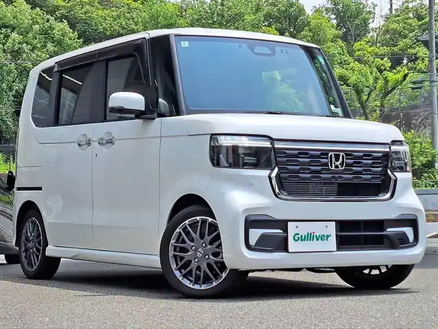 ホンダ Ｎ ＢＯＸ カスタム ターボ 大阪府 2024(令6)年 0.5万km プラチナホワイトパール /禁煙車//ワンオーナー//純正9インチナビ/Gather/[LXU-242NBi]//フルTV/Bluetooth/USB/DVD/CD//AppleCarPlay/AndroidAuto//バックカメラ/マルチビューカメラ(全方位カメラ）//パドルシフト//ETC//ハーフレザーシート//前席パワーシート//両側パワースライドドア//前後ドラレコ【TZ-D215W】//コーナーセンサー//純正15AW//衝突軽減ブレーキ//アダプティブクルーズコントロール//車線維持支援システム（LKAS)//オートハイビーム