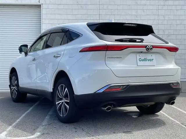 トヨタ ハリアー G 新潟県 2022(令4)年 5万km ホワイトパールクリスタルシャイン ワンオーナー/セーフティセンス/純正8型ナビ/(AM/FM/BT/フルセグ)/バックカメラ/パワーバックドア/ETC2.0/レーダークルーズコントロール/デジタルインナーミラー/Clazzioシートカバー/ハーフレザーシート/パワーシート(D席)/革巻きステアリング/ステアリングスイッチ/コーナーセンサー(前後)/AUTOライト/LEDヘッドライト/フォグランプ/AUTOハイビーム/横滑り防止/プッシュスタート/スマートキー