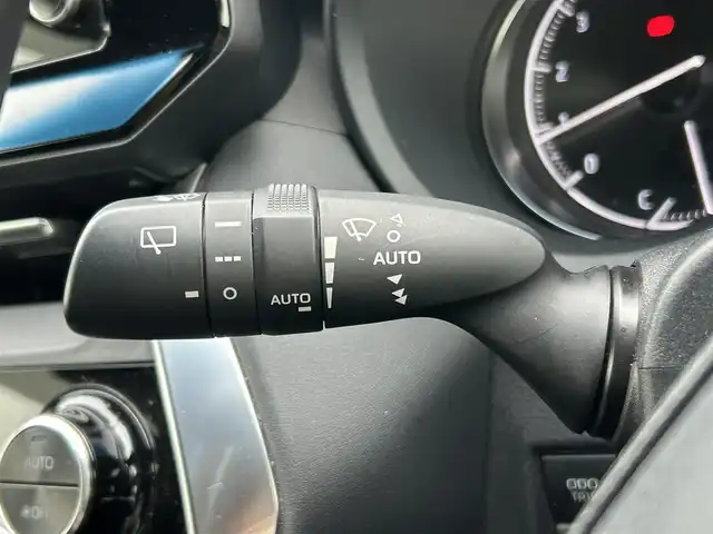 トヨタ ハリアー G 新潟県 2022(令4)年 5万km ホワイトパールクリスタルシャイン ワンオーナー/セーフティセンス/純正8型ナビ/(AM/FM/BT/フルセグ)/バックカメラ/パワーバックドア/ETC2.0/レーダークルーズコントロール/デジタルインナーミラー/Clazzioシートカバー/ハーフレザーシート/パワーシート(D席)/革巻きステアリング/ステアリングスイッチ/コーナーセンサー(前後)/AUTOライト/LEDヘッドライト/フォグランプ/AUTOハイビーム/横滑り防止/プッシュスタート/スマートキー